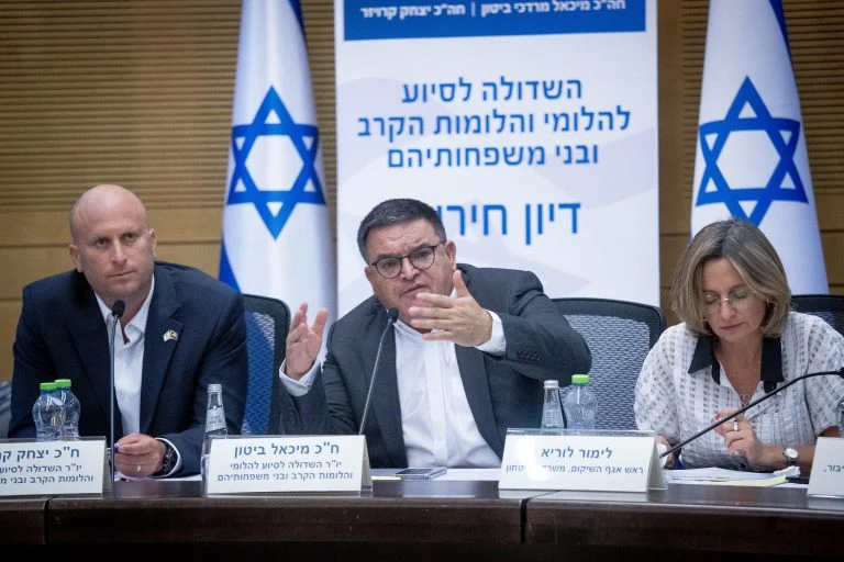 Biton and Kroizer in discussion