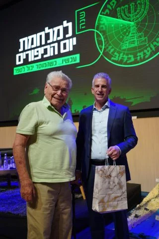 The head of the Mossad, Barnea and Shmulik Goren, who served as the head of the center in the Junction Wing during the war