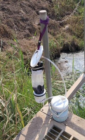 A trap in the Parshall flume