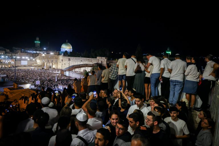 Crowds at the Western Wall 