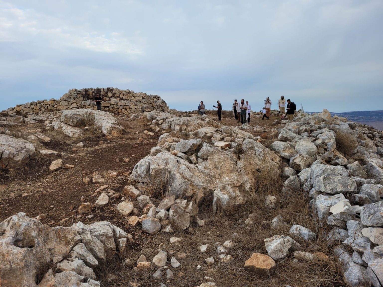 Exciting: saying the Psalms at the place where Rabbi Herling fell