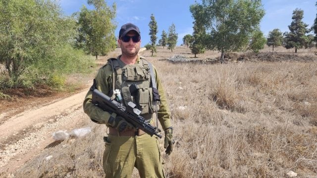 Knesset Members Leave Work to Join the Reserves