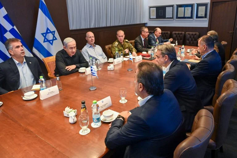 Netanyahu with his Greek counterpart.