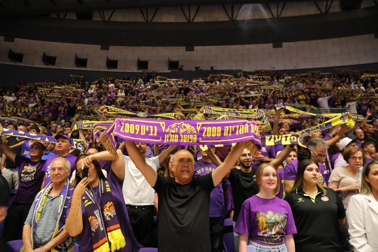 Hapoel Holon fans