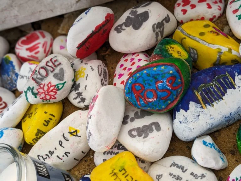 The pebbles placed near the grave