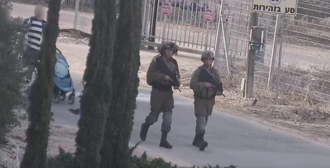 Soldiers rescue residents of Be'eri