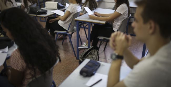 8 Young Women Paid a Student to Take Their Exam for Them and were Caught