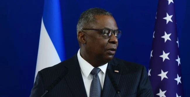 Guided missile submarine joins Abraham Lincoln strike group in Middle East 