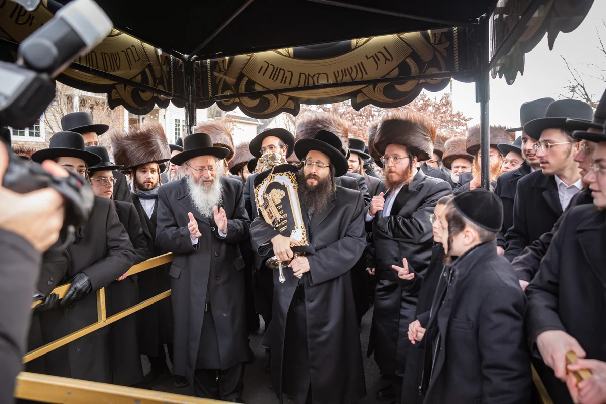 IN COLOR: For the first time in 10 years, Bobov Rebbe visits Lakewood