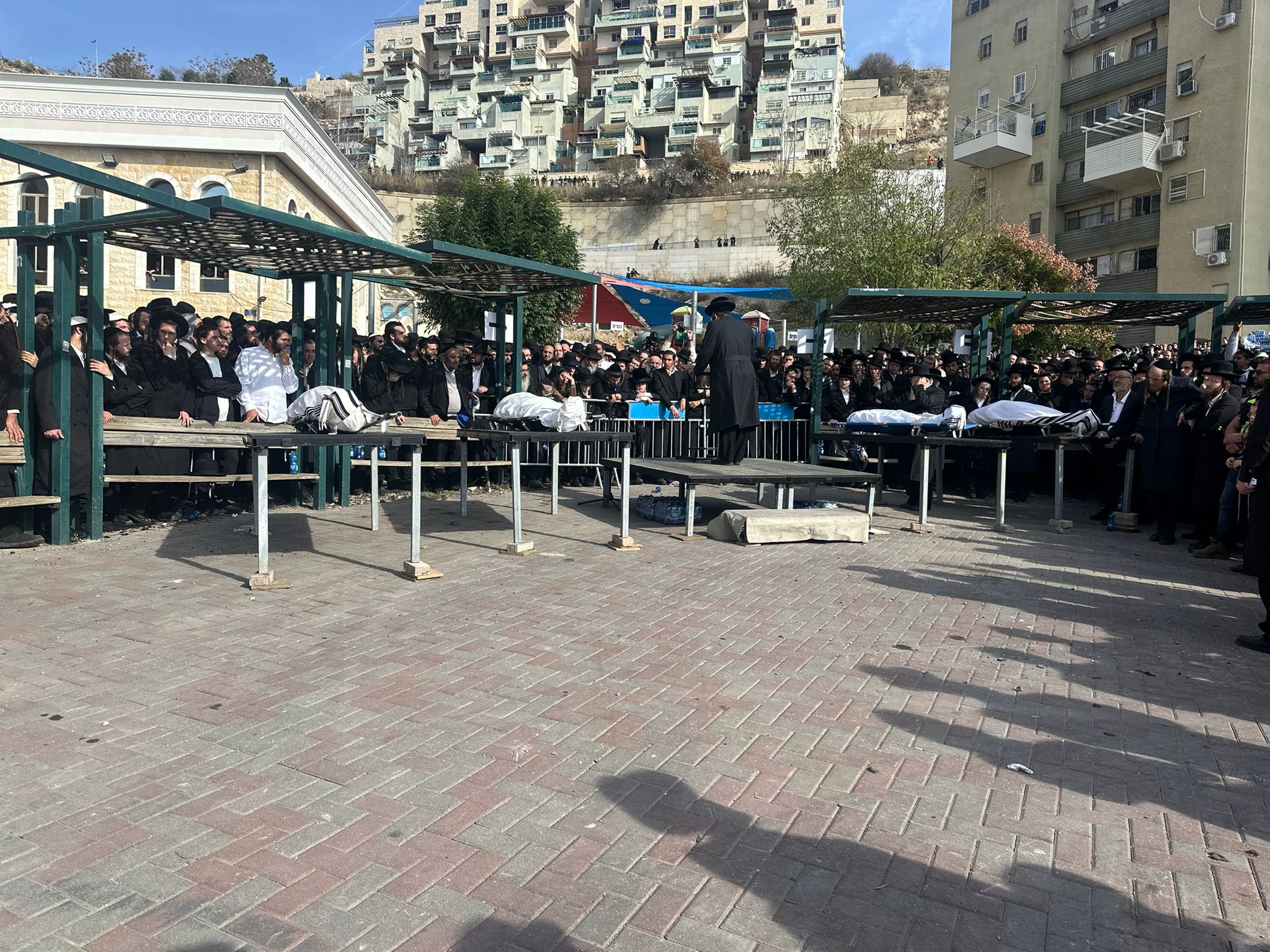 Five Breslav Chasidim who died in Moroccan car crash laid to rest in Safed 