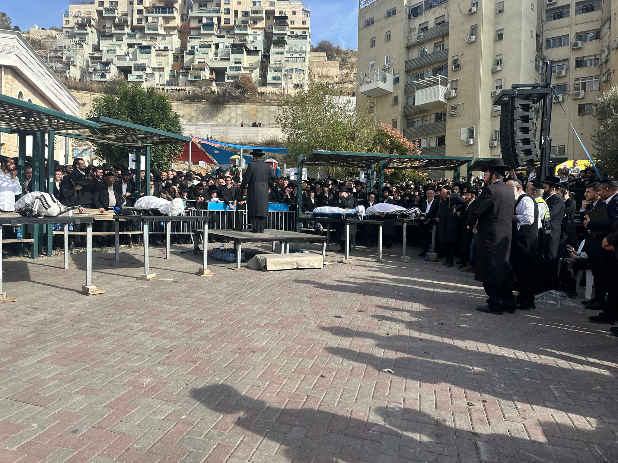 Five Breslav Chasidim who died in Moroccan car crash laid to rest in Safed 