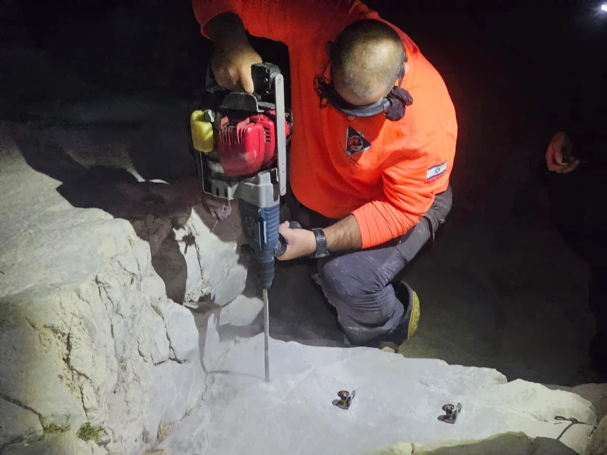 MIDNIGHT DRAMA: Elite rescue team races to save hikers in deadly canyon