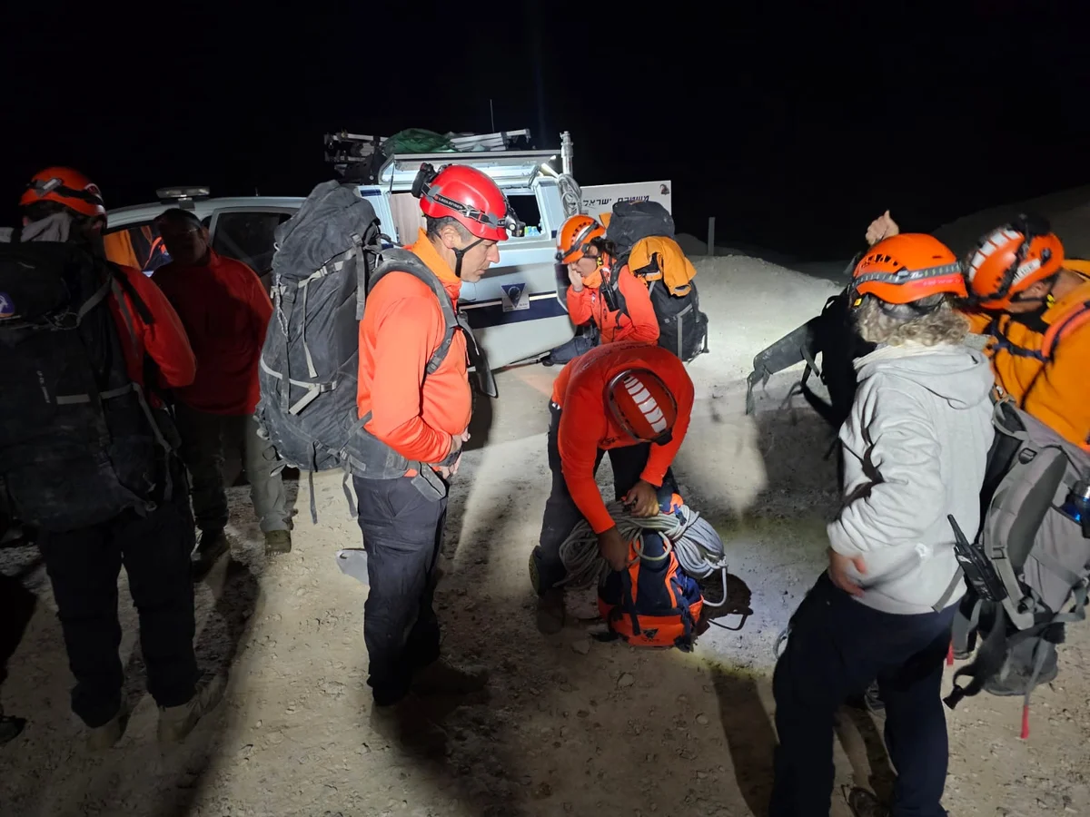 MIDNIGHT DRAMA: Elite rescue team races to save hikers in deadly canyon