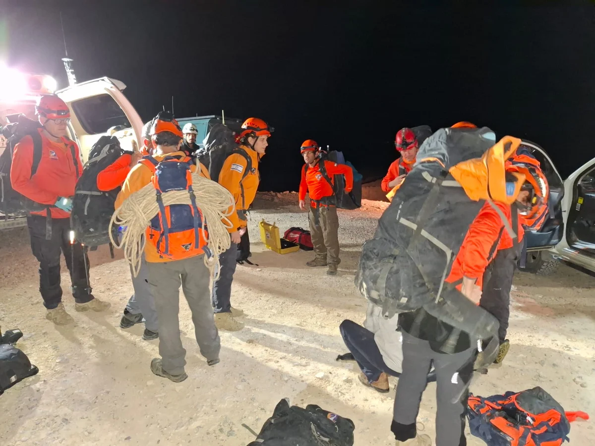 MIDNIGHT DRAMA: Elite rescue team races to save hikers in deadly canyon