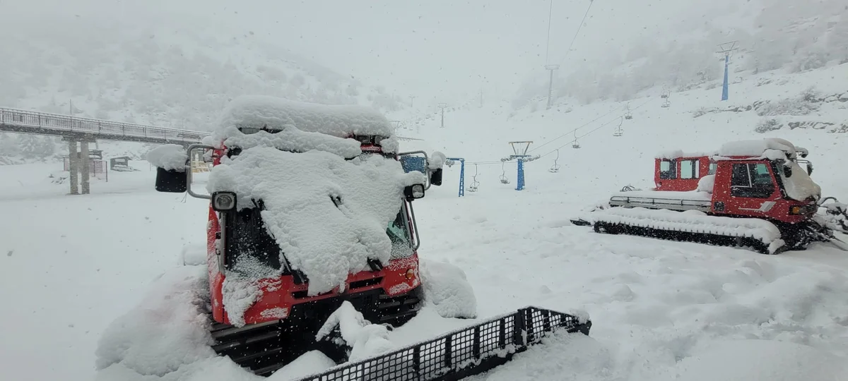 IN COLOR: Mount Hermon is blanketed by 55 cms (21 in) of gorgeous fluffy snow