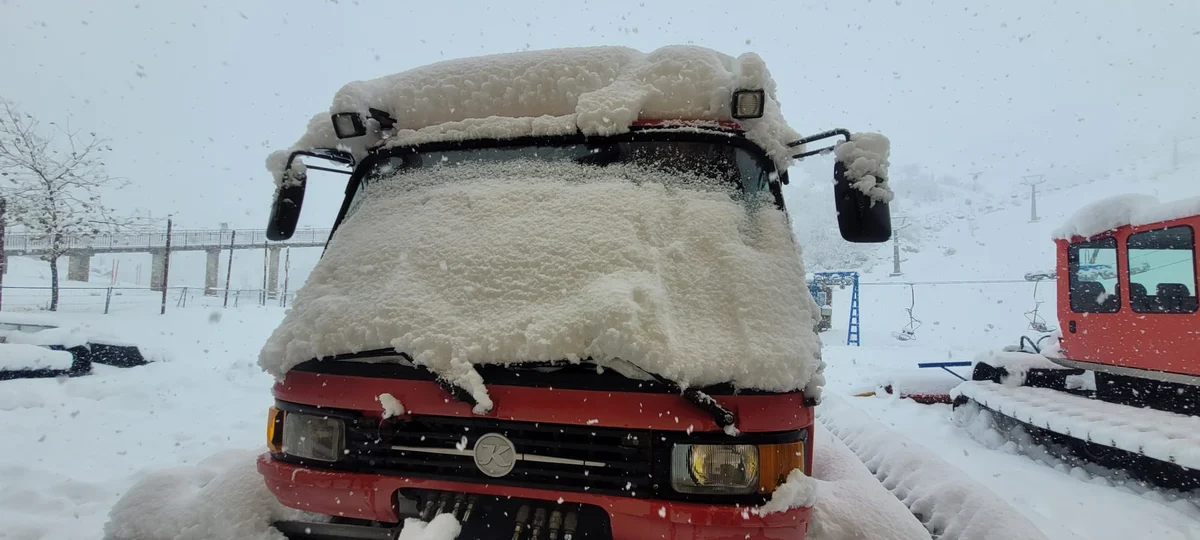 IN COLOR: Mount Hermon is blanketed by 55 cms (21 in) of gorgeous fluffy snow