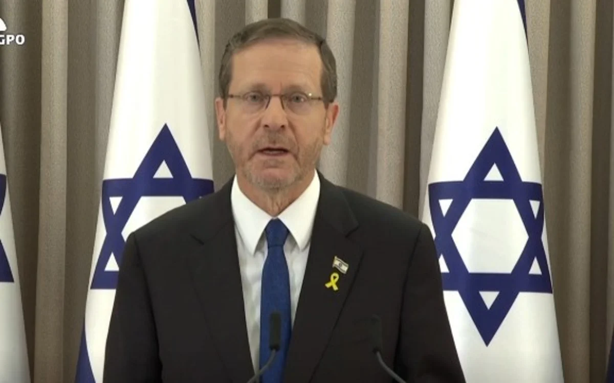 WATCH: Israeli popstar Idan Amedi sings as fallen soldier Oron Shaul is laid to rest