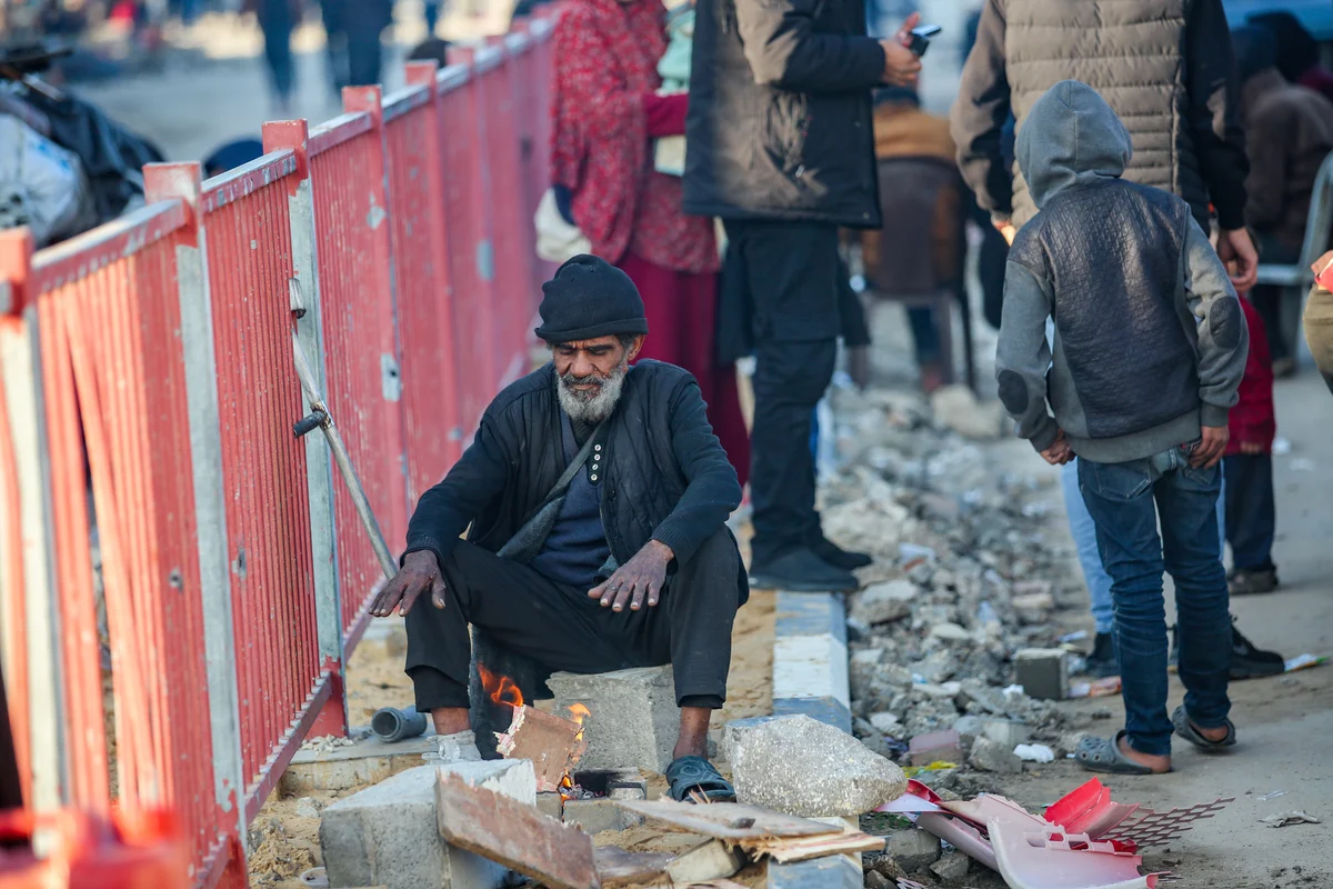 WATCH: Crazy scenes of chaos as thousands of Gazans wait for Netzarim Crossing to open