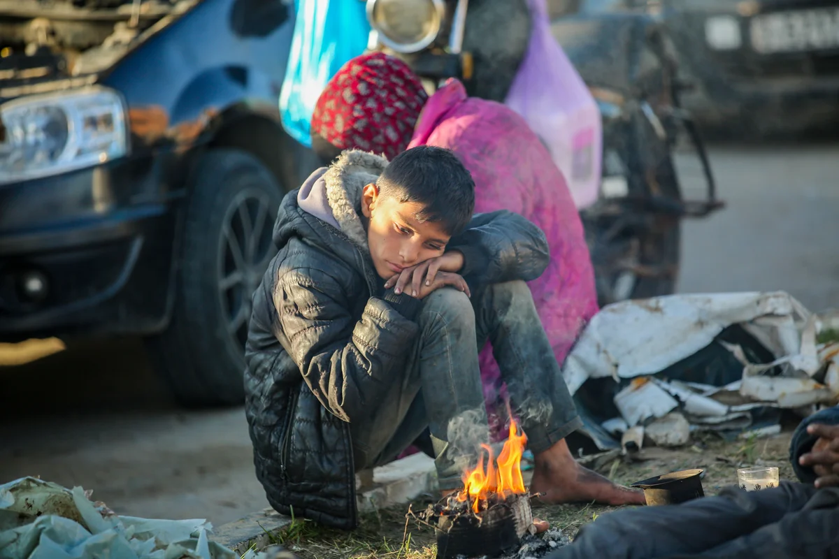 WATCH: Crazy scenes of chaos as thousands of Gazans wait for Netzarim Crossing to open