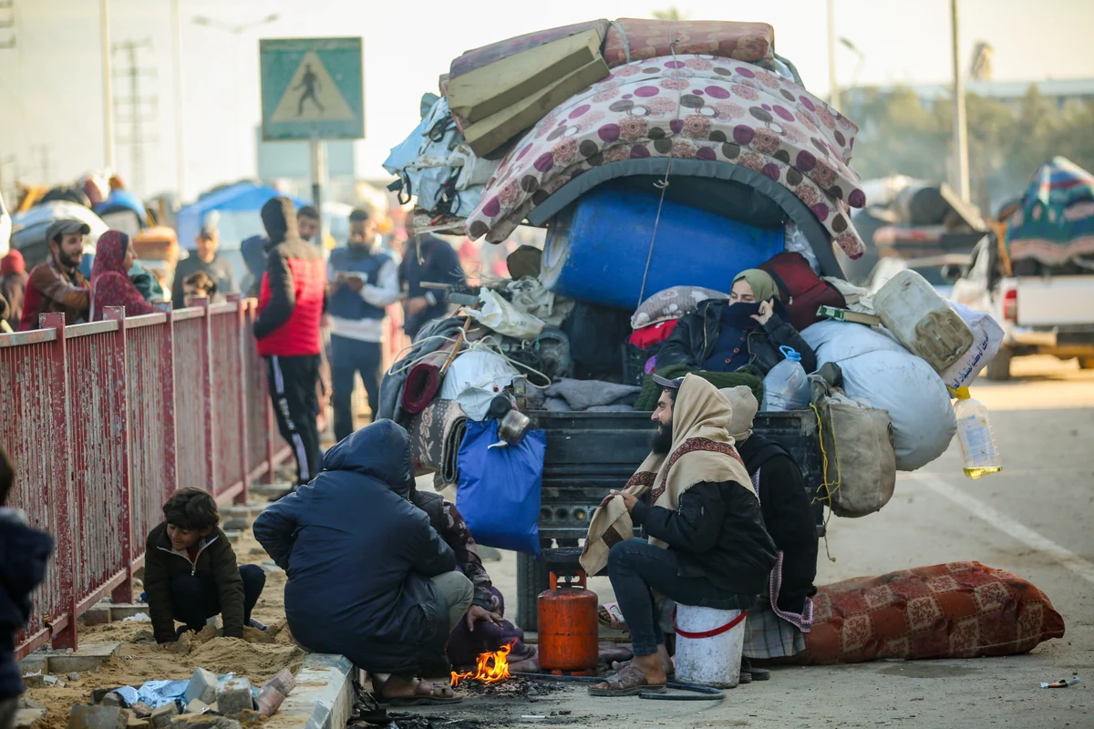 WATCH: Crazy scenes of chaos as thousands of Gazans wait for Netzarim Crossing to open