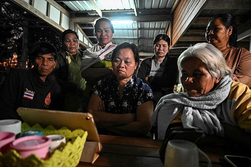 Thai hostage's mom watches his release from Hamas captivity