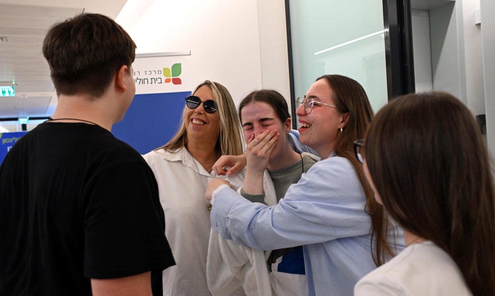 WATCH: Agam Berger breaks down when she sees her brother, "You're so tall, as tall as dad!"