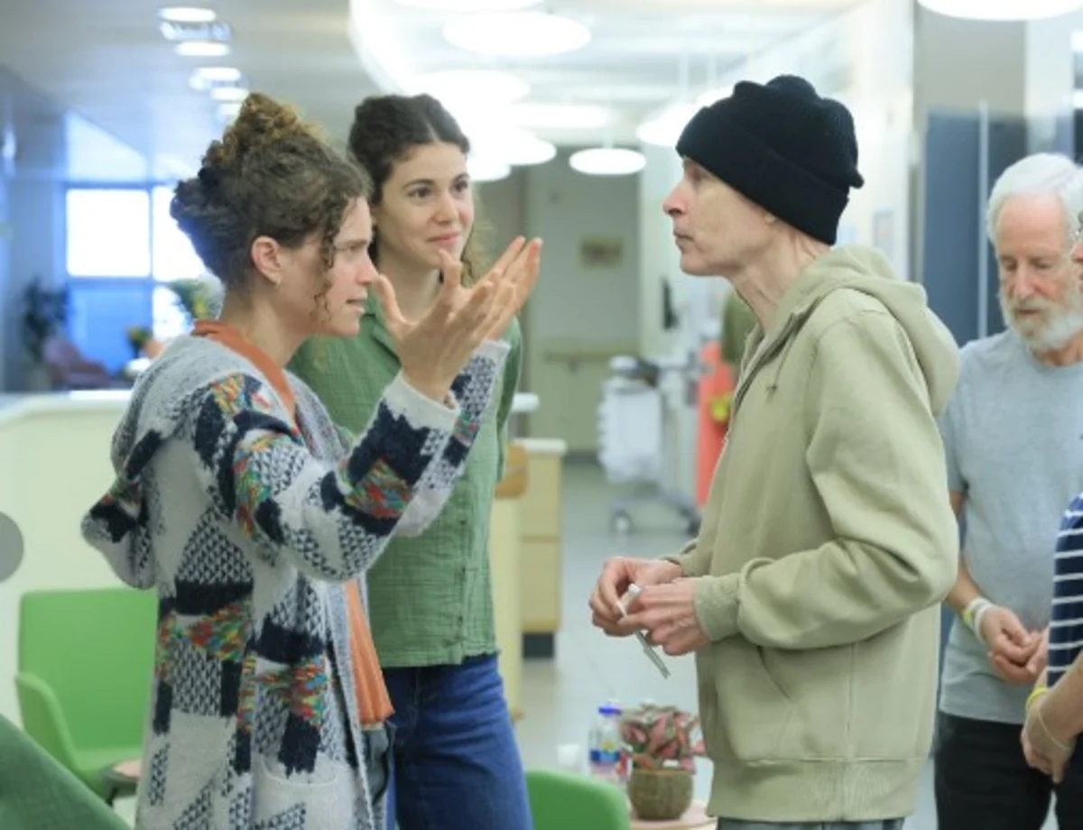 WATCH: Hostage Keith Siegel embraces his family – for the first time in 484 days