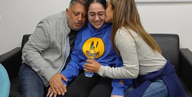 Liri Albag with her parents