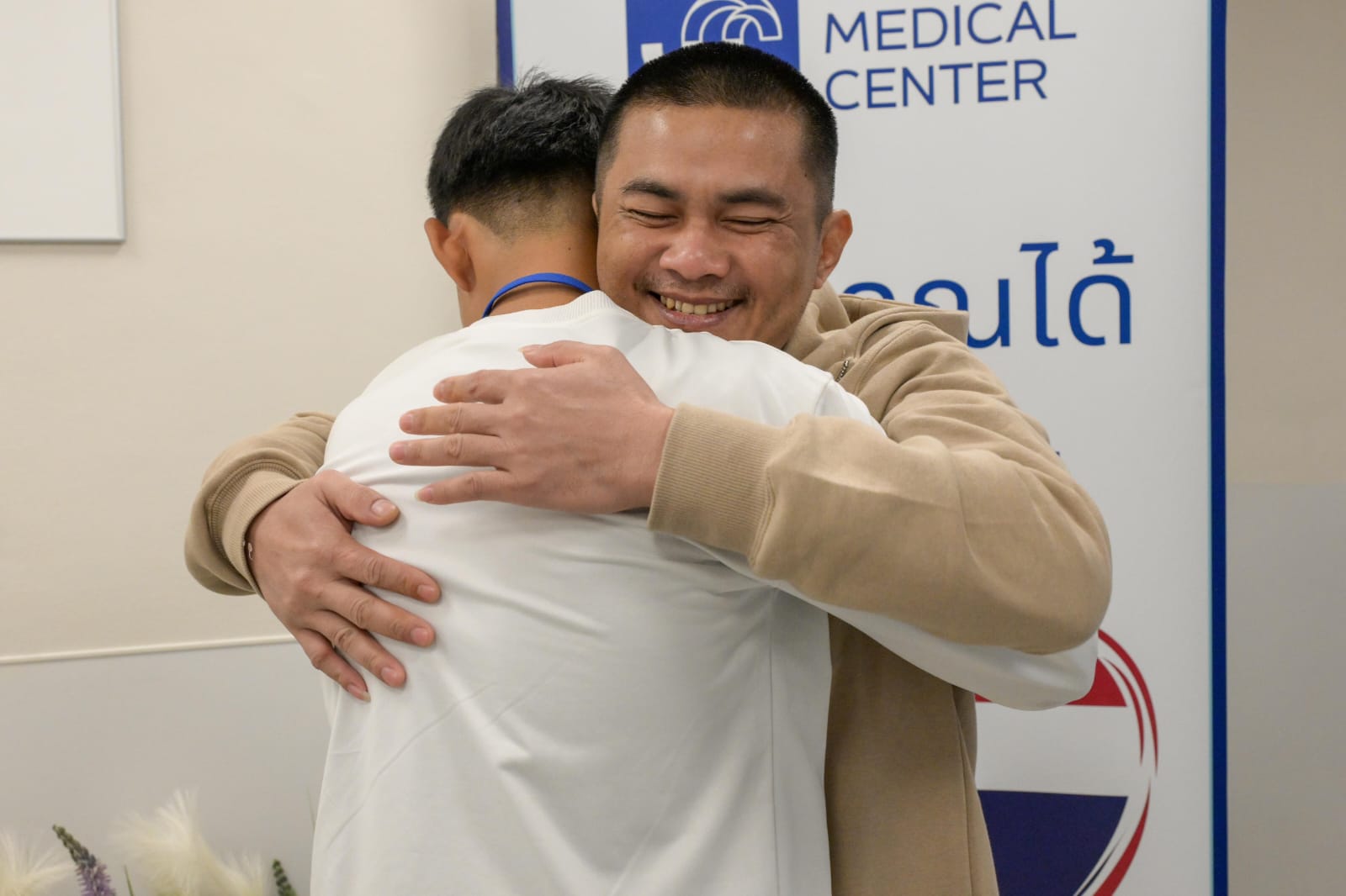 Thai hostages reunite with their loved ones
