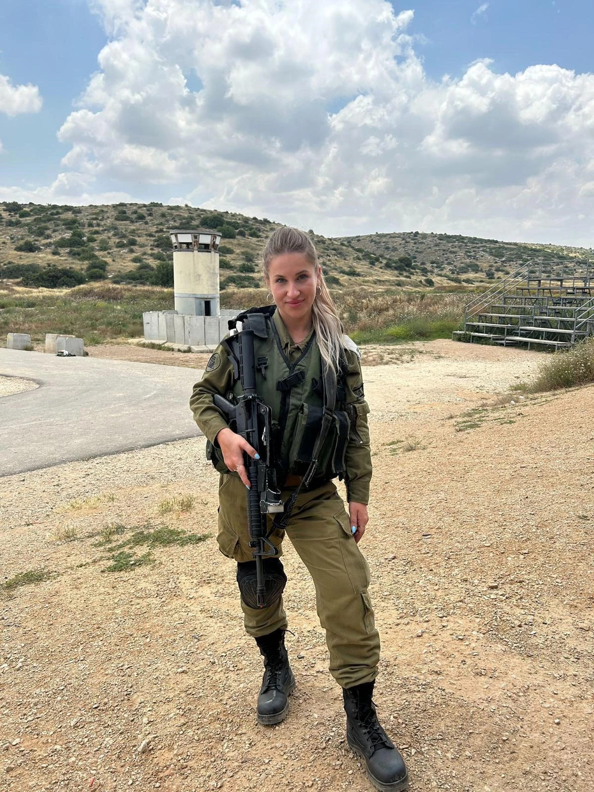 Female IDF soldier