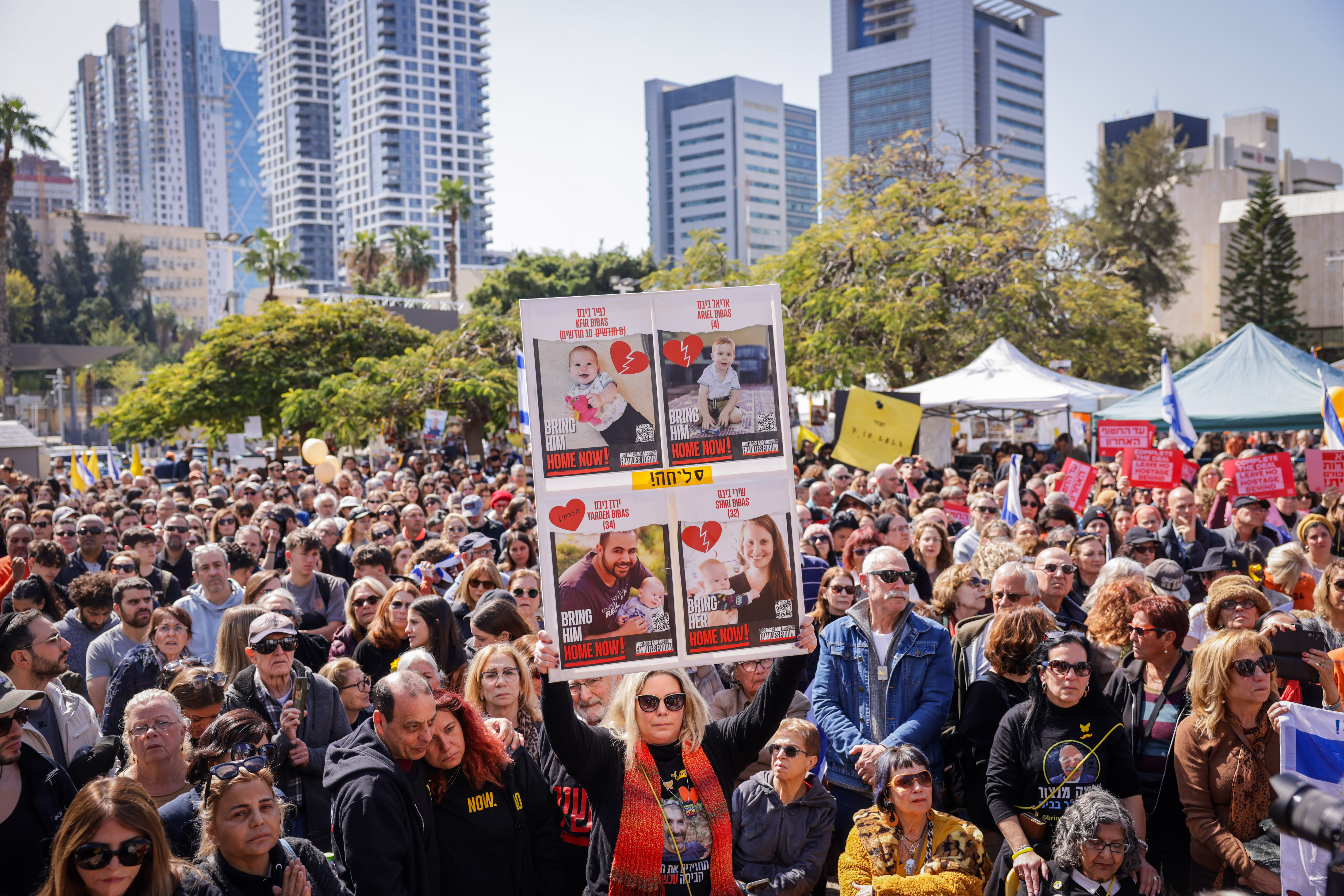 Israelis bid farewell to the Bibas family