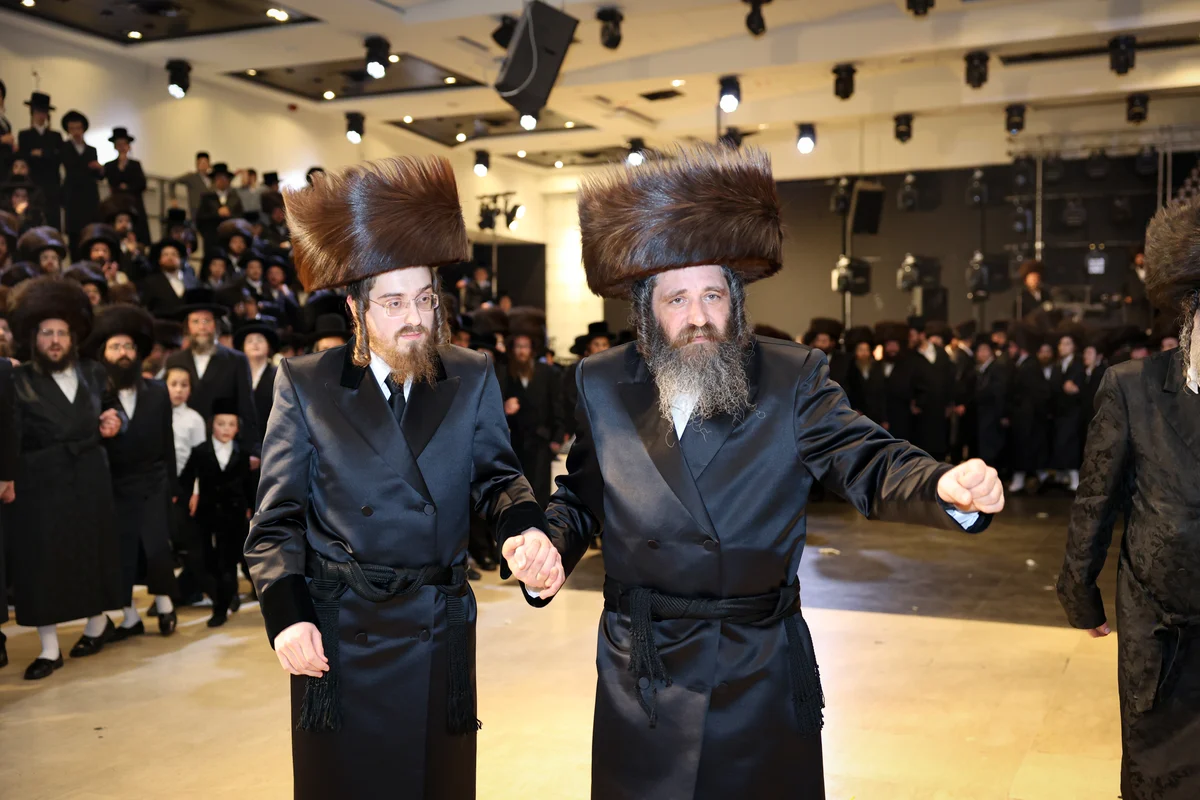 The Pittsburgh Rebbe with the Sadigura Rebbe this week at his simcha