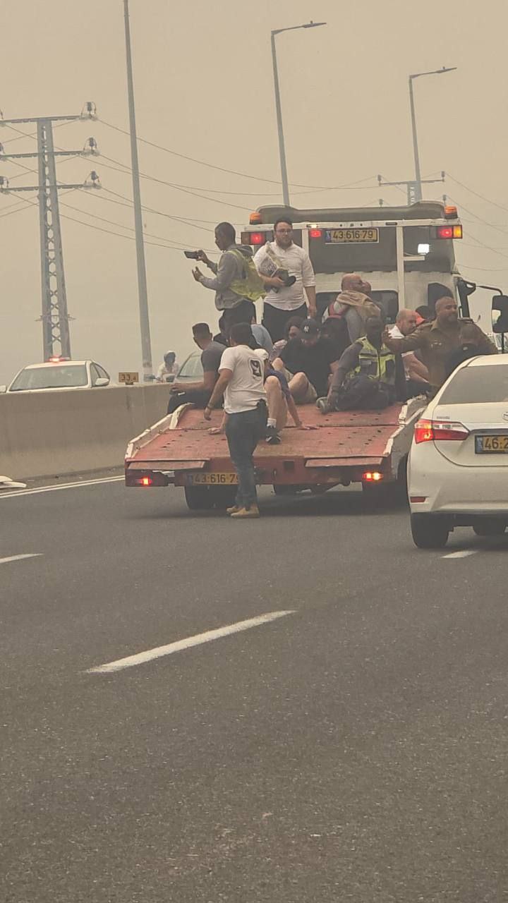 WATCH: Drivers flee as Jerusalem blaze engulfs Route 1