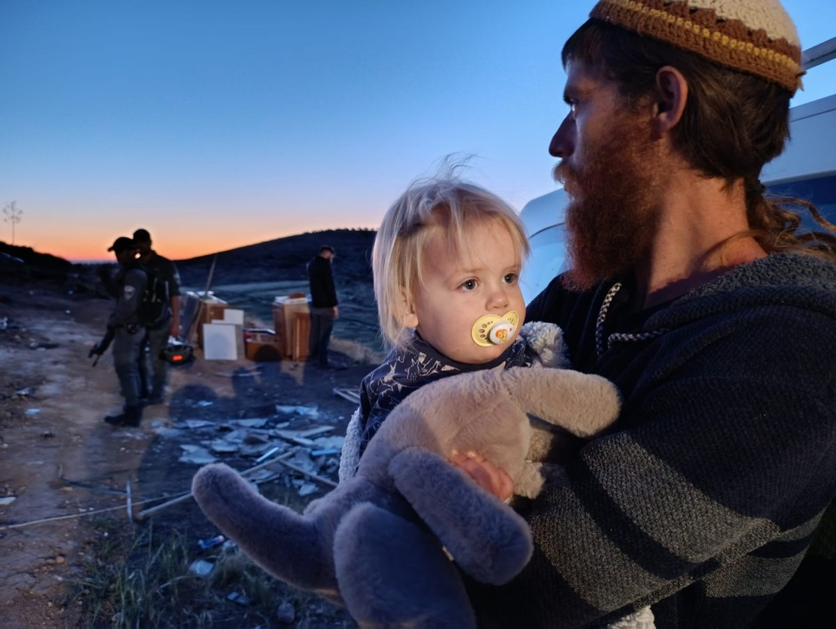 WATCH: Jews expel Jews - Israeli Police bulldoze homes of three families in Binyamin