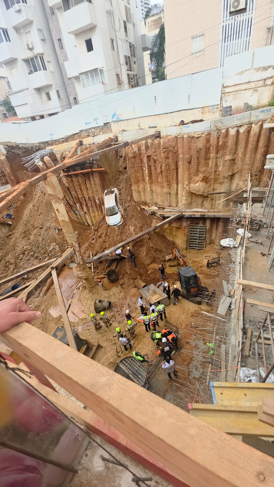 WATCH: Doctors Amputate Worker’s Leg to Free Him from Ramat Gan Collapse