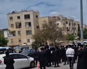 Neturei Karta members assault National Security Minister Itamar Ben Gvir, Beit Shemesh, May 15th, 2025