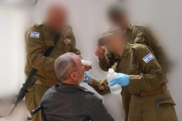 IDF treating civilians in Syria