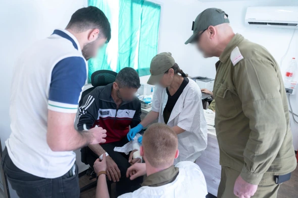 IDF treating civilians in Syria