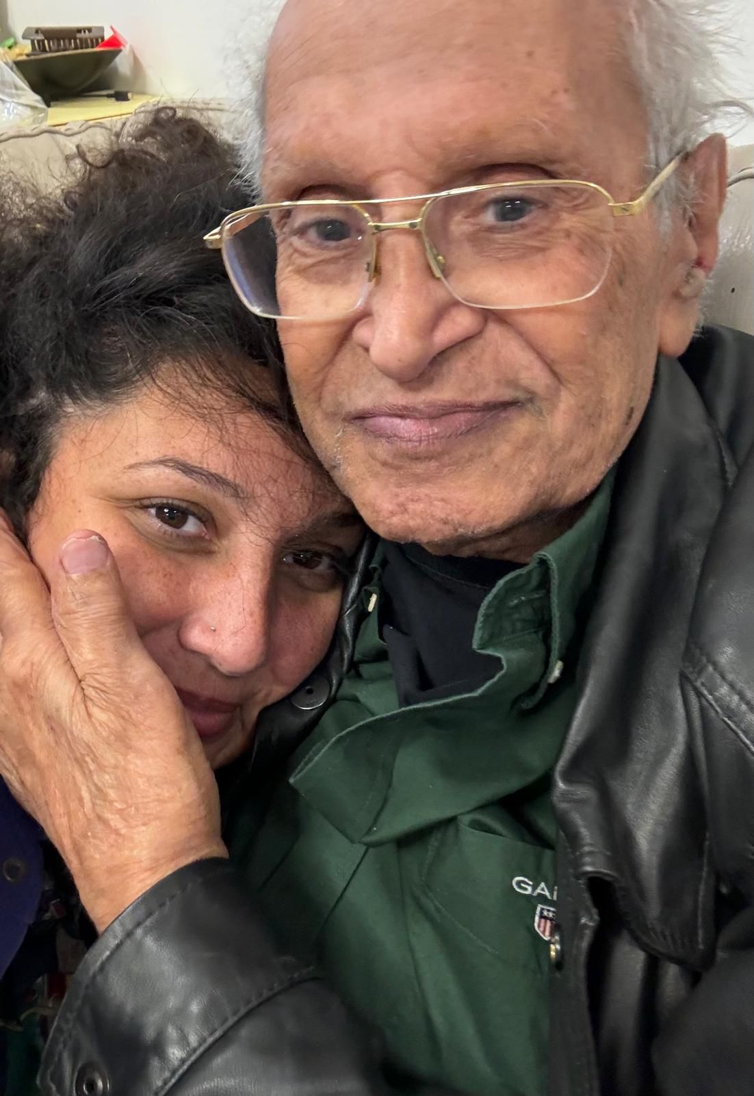 Singer Shay-Li Atari's father dies of a broken heart