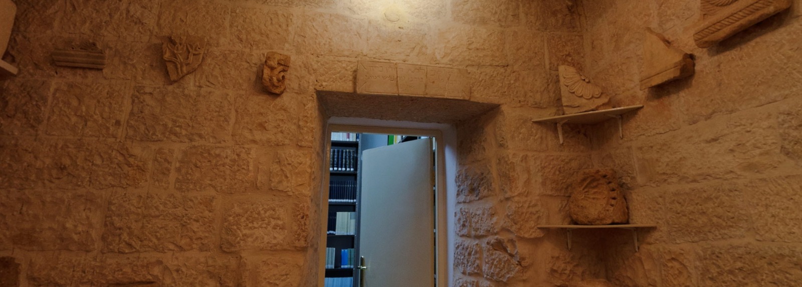 The plaque at the German Institute