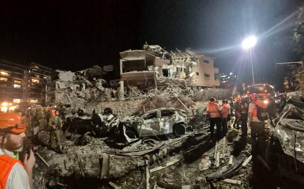 The Iranian Missiles That Hit Israel, the Collapsed Buildings, and the Destruction They Left Behind | Watch