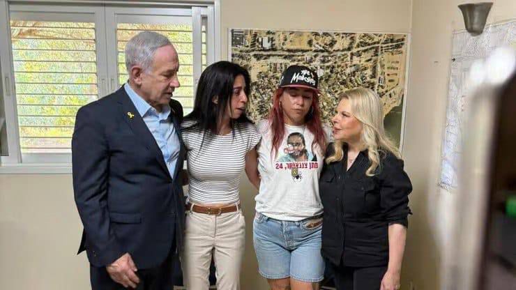 Netanyahu finally visits Nir Oz, meets Einav Tsengauker | WATCH