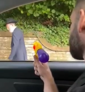 British Man Sprays Water on London’s Haredi Jews (and Cracks Up Laughing) | WATCH