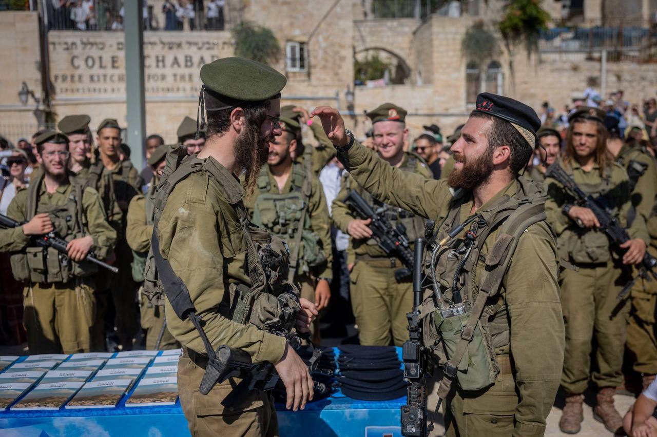 Hashmonaim Brigade at the Kosel after beret march