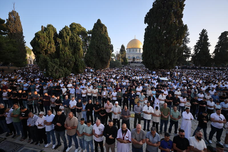 Muslims praying at the Temple Mount