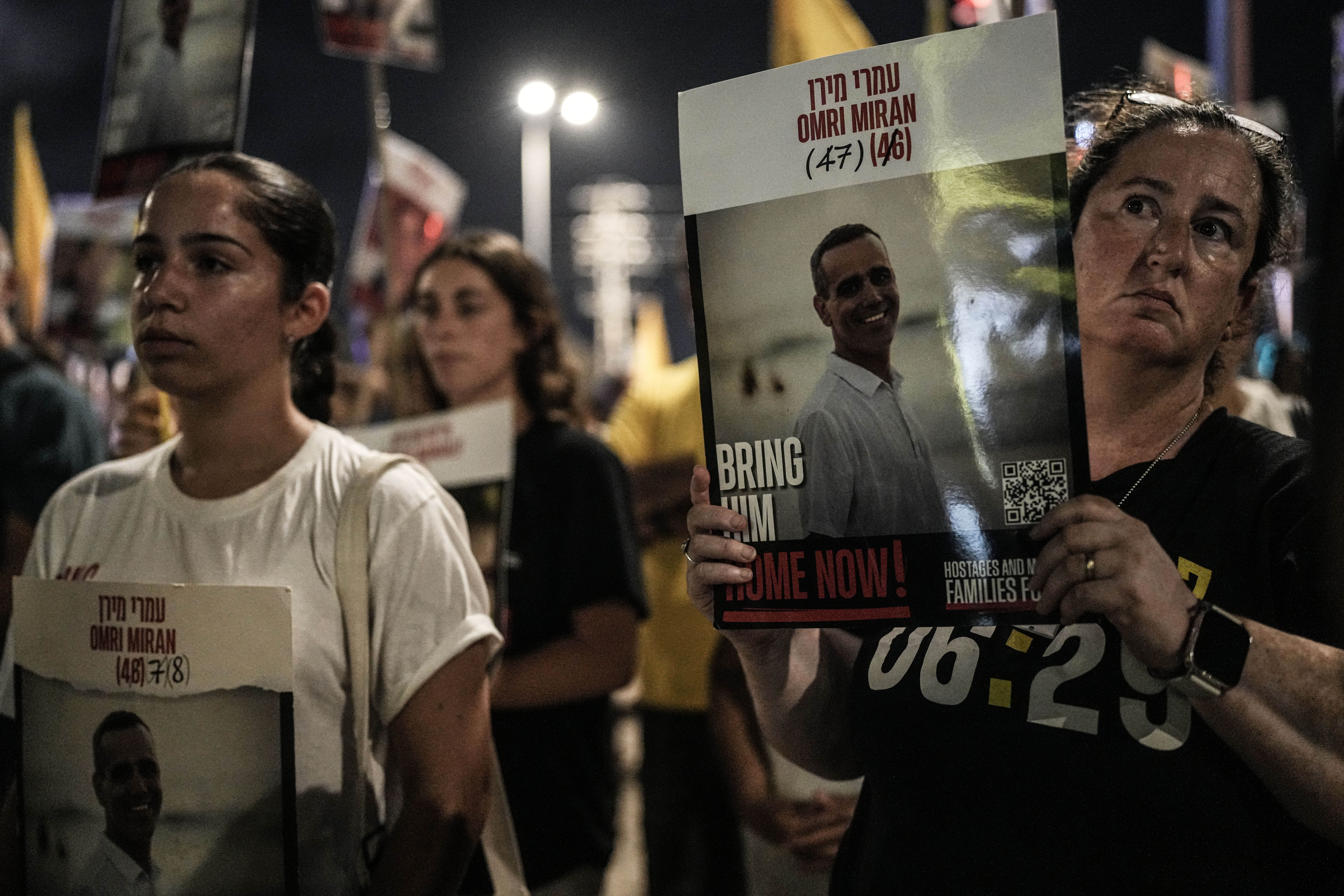 Hotages families protest