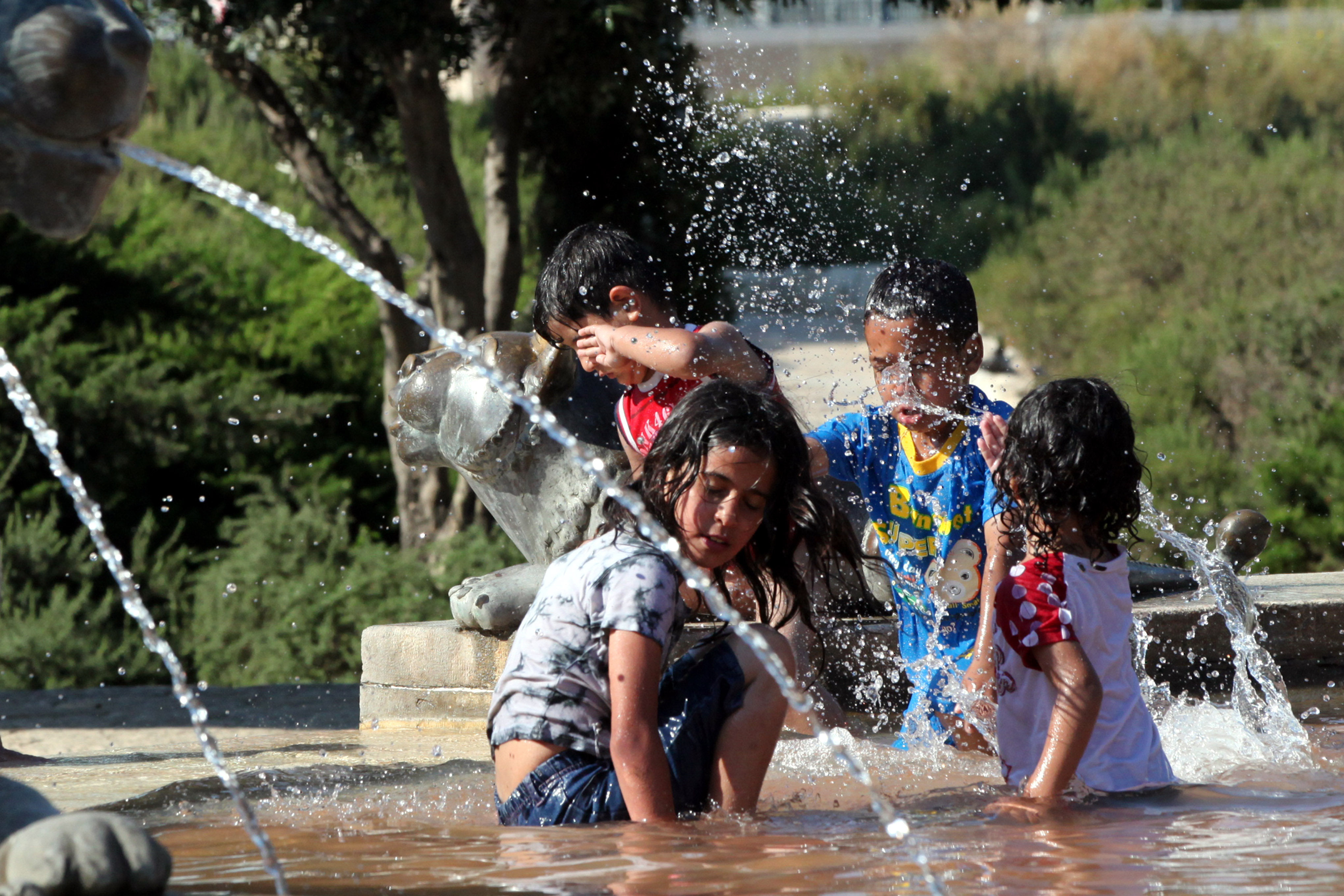 Kids paying in fountain during heatwave in Jerusalem