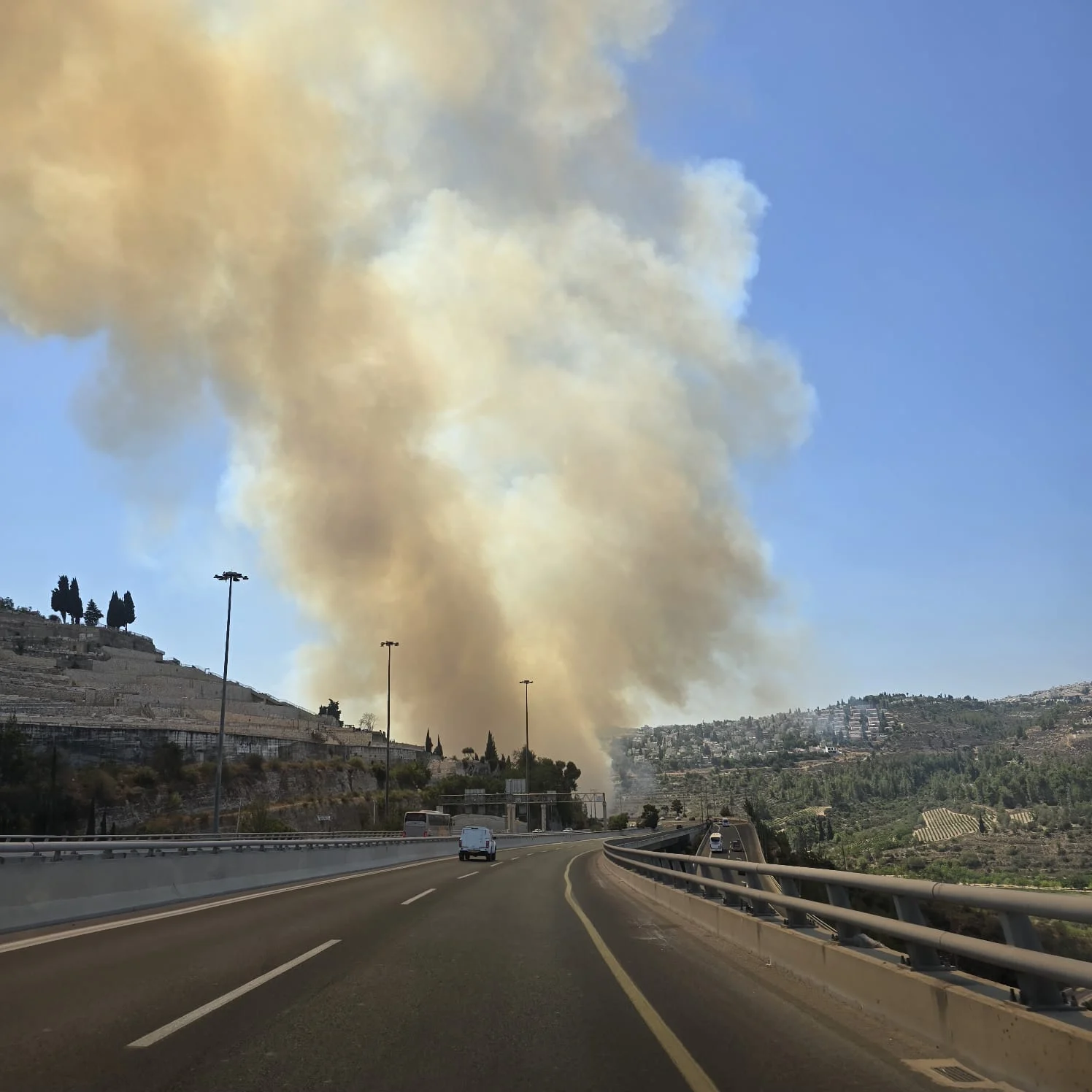 Urgent: Jerusalem Wildfire Forces Mass Evacuation Alert