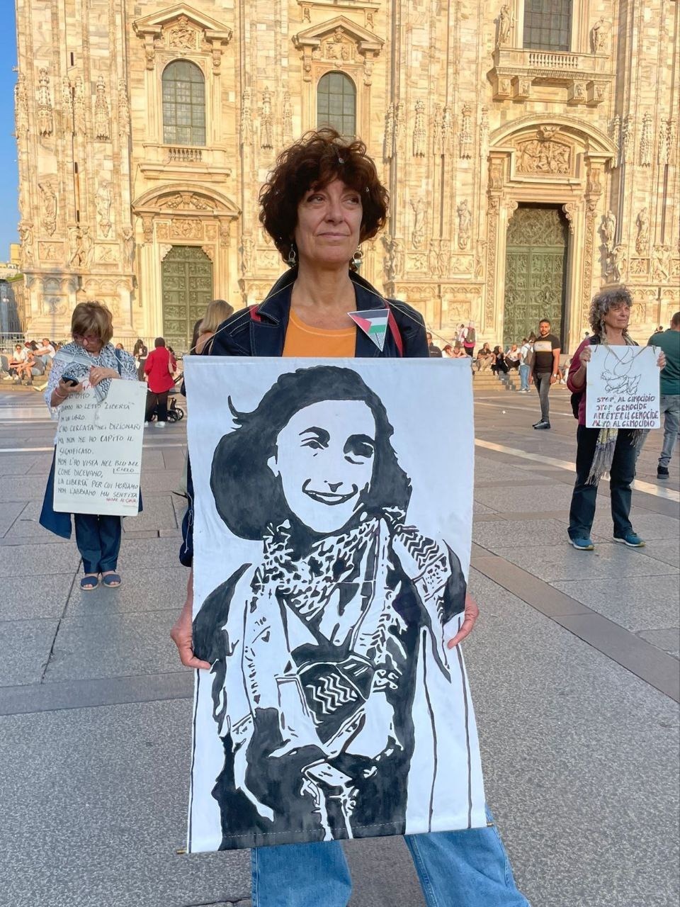 Horrific image of Anne Frank in a keffiyeh during Pro-Palestinian Protest in Milan