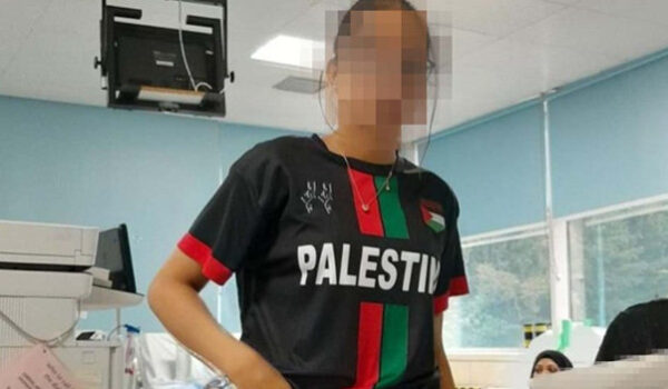 Royal London Hospital staff member pictured in a black shirt emblazoned with “Palestine”